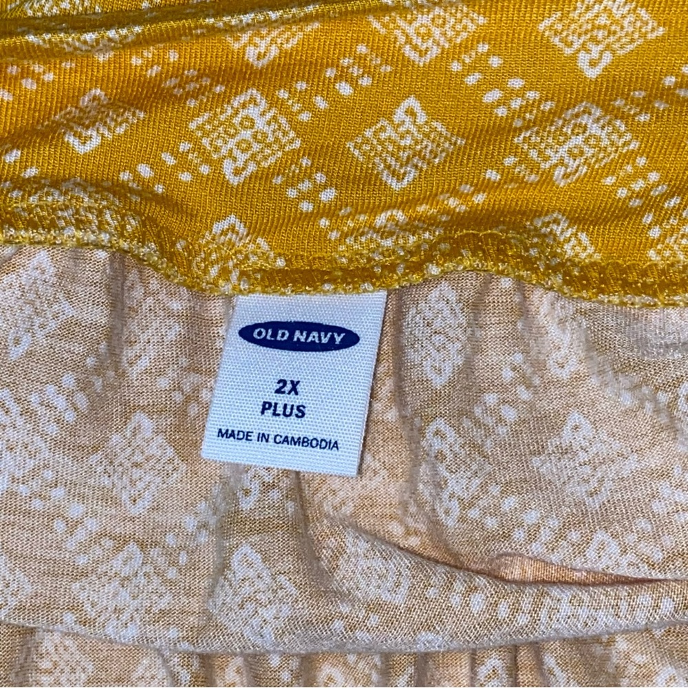 Old Navy Crochet Neckline Geometric Squares Rayon Top - Women’s 2X - Picture 9 of 12